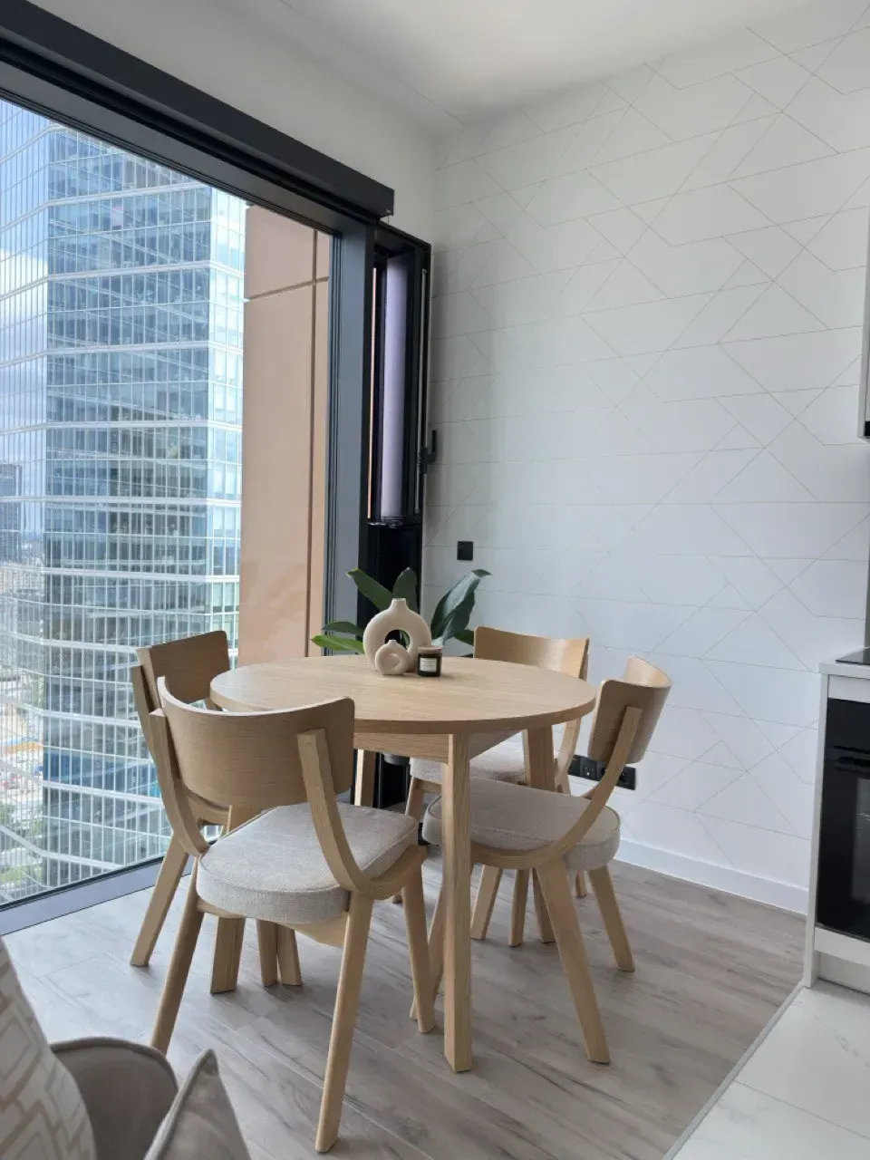 Apartments in the Towarowa Towers complex. 2